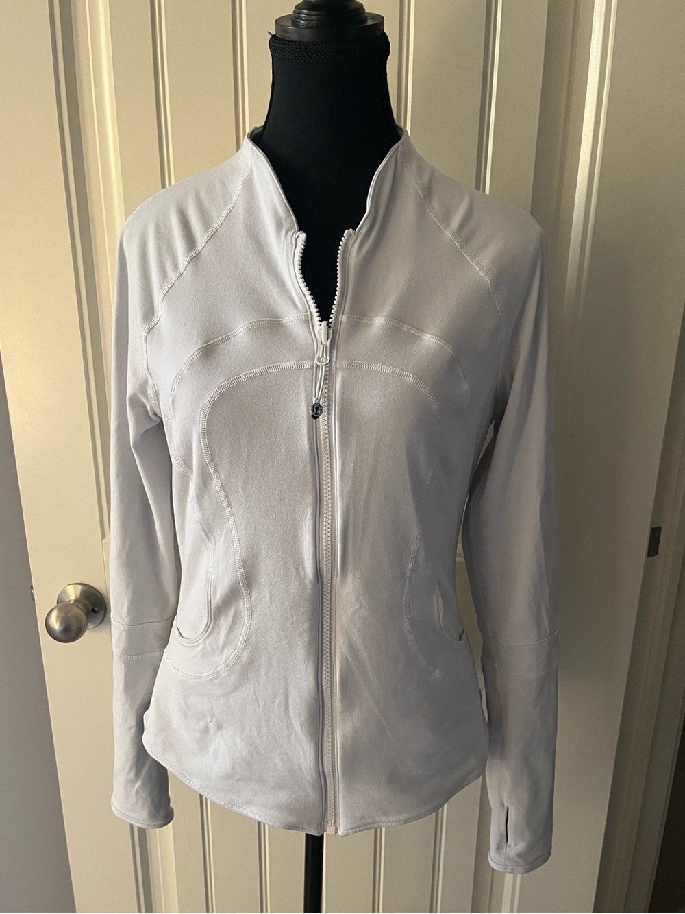 🤍✨RARE Lululemon reversible white define jacket